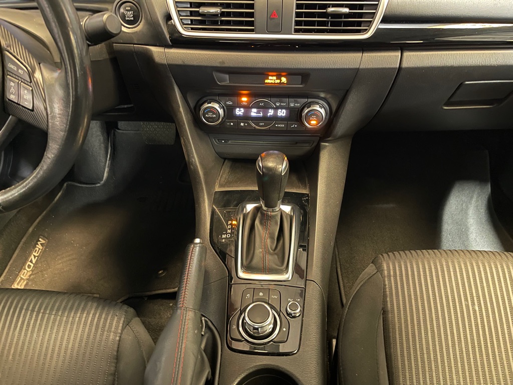 Photo 14 of this MAZDA MAZDA3