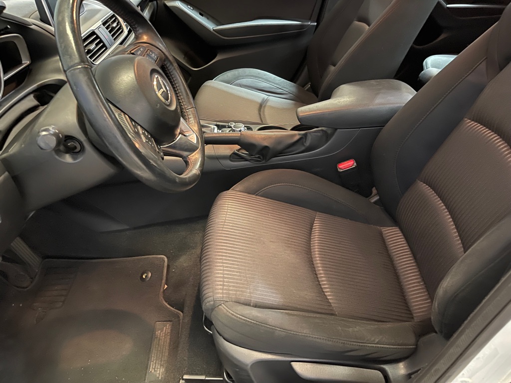 Photo 10 of this MAZDA MAZDA3