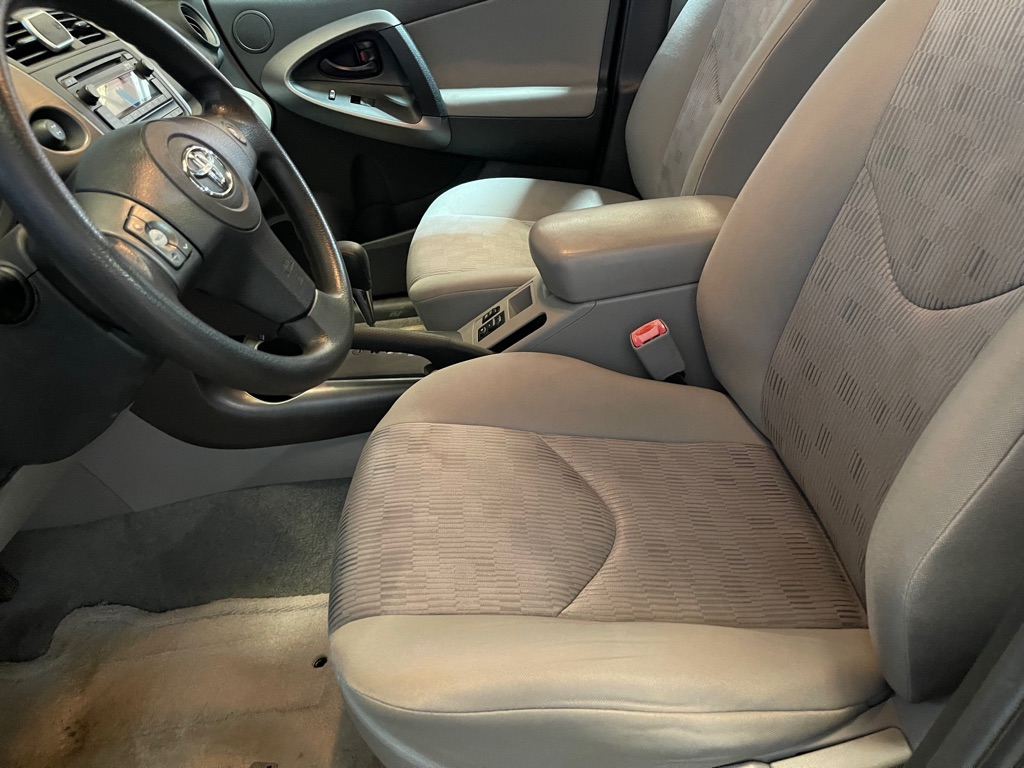 Photo 10 of this TOYOTA RAV4
