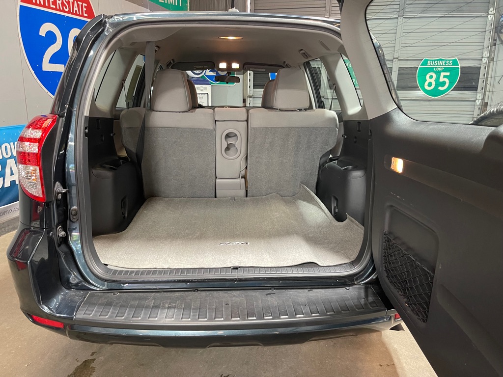 Photo 7 of this TOYOTA RAV4