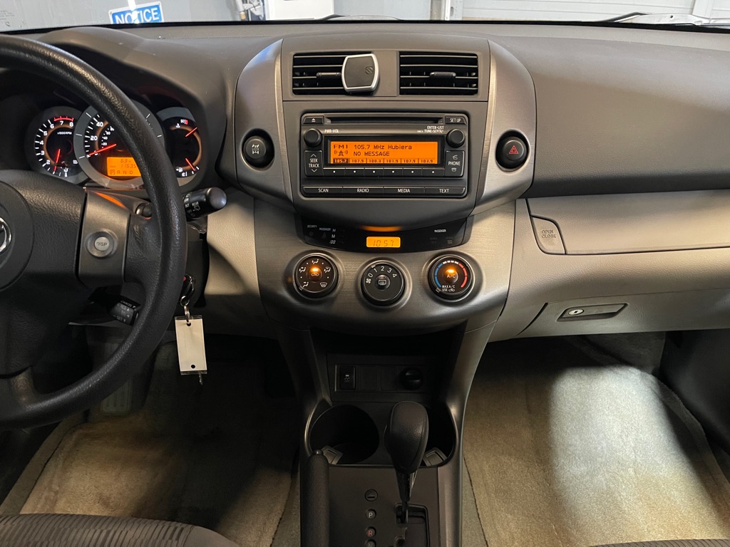 Photo 13 of this TOYOTA RAV4