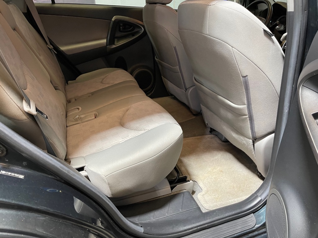 Photo 19 of this TOYOTA RAV4