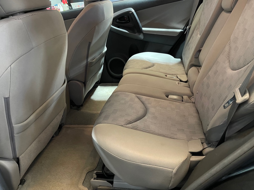 Photo 18 of this TOYOTA RAV4