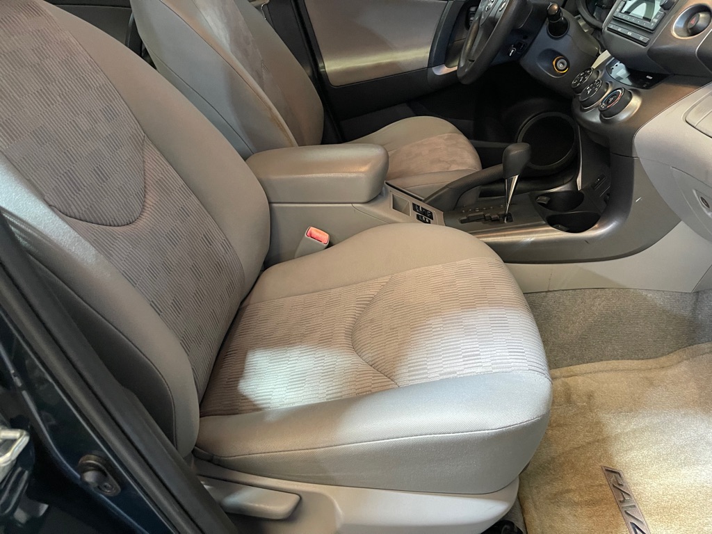 Photo 17 of this TOYOTA RAV4