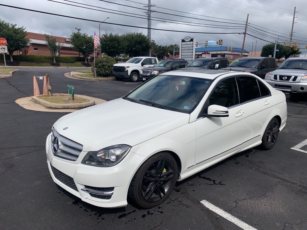Photo 9 of this MERCEDES-BENZ C-CLASS