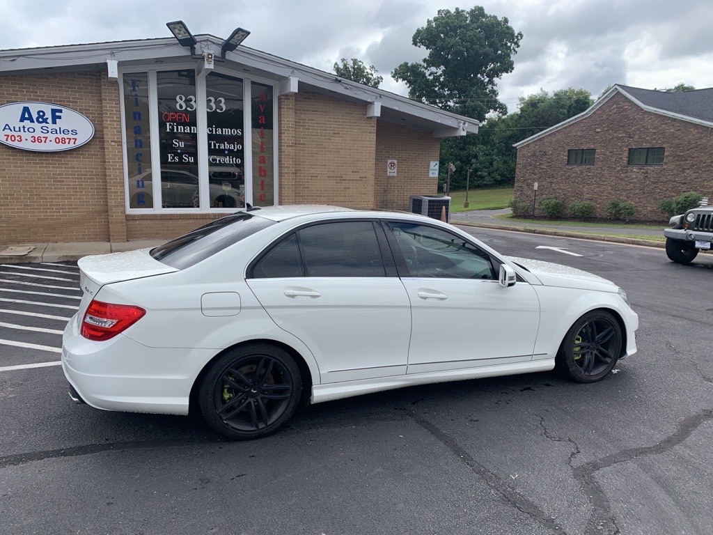 Photo 11 of this MERCEDES-BENZ C-CLASS