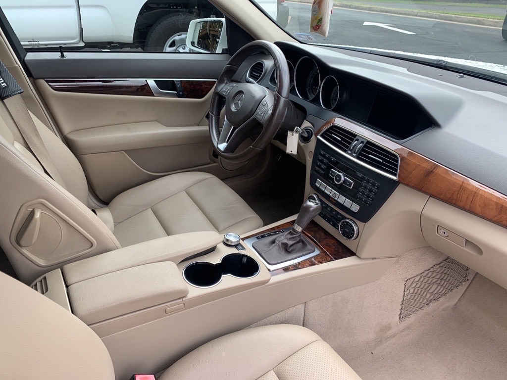 Photo 5 of this MERCEDES-BENZ C-CLASS