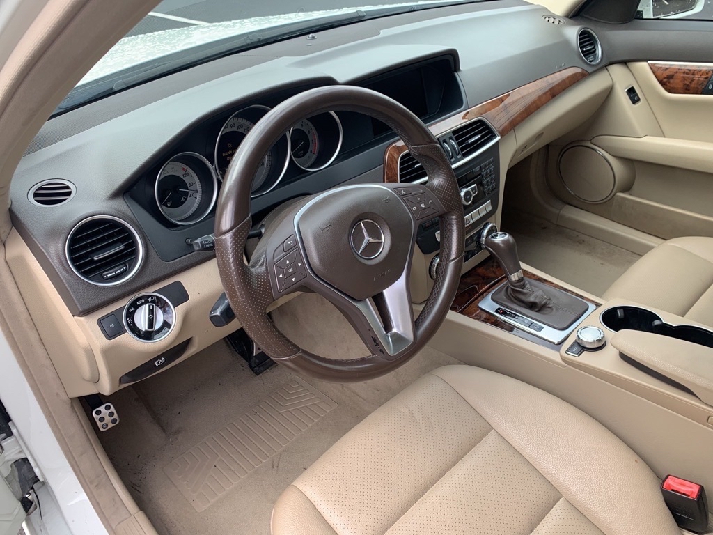 Photo 4 of this MERCEDES-BENZ C-CLASS