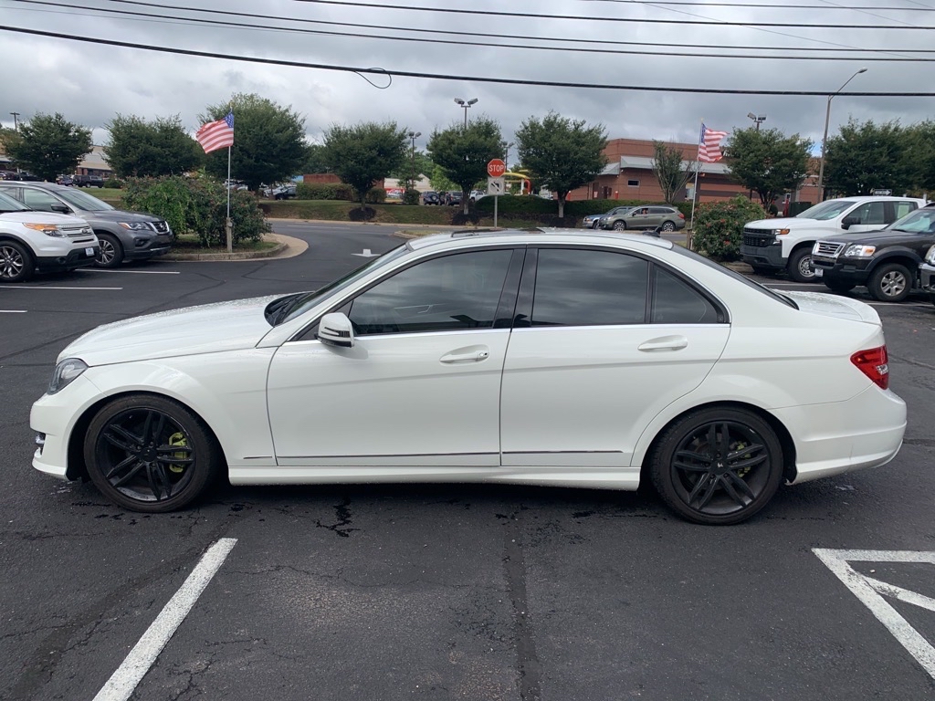 Photo 12 of this MERCEDES-BENZ C-CLASS
