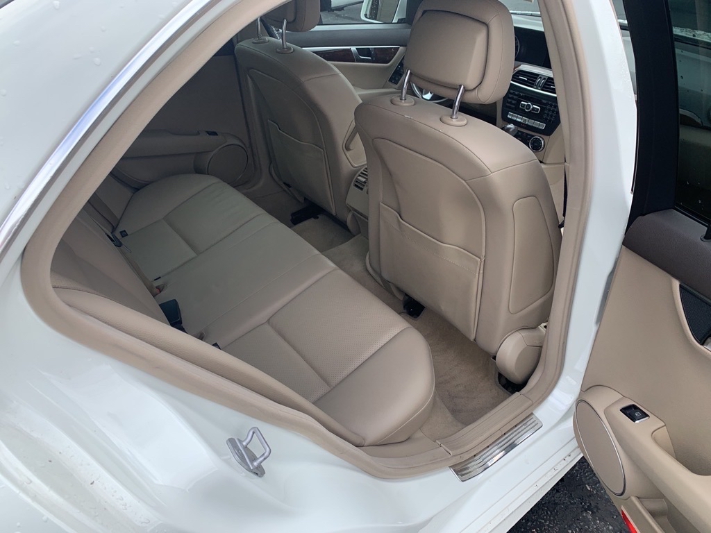 Photo 10 of this MERCEDES-BENZ C-CLASS