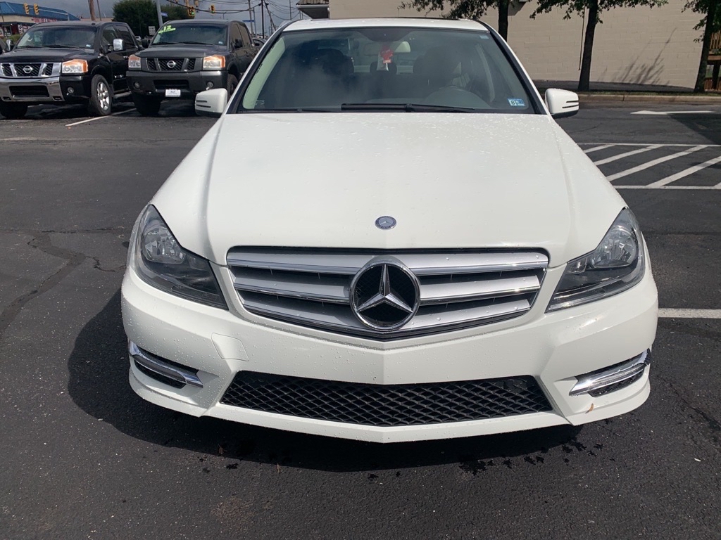 Photo 13 of this MERCEDES-BENZ C-CLASS