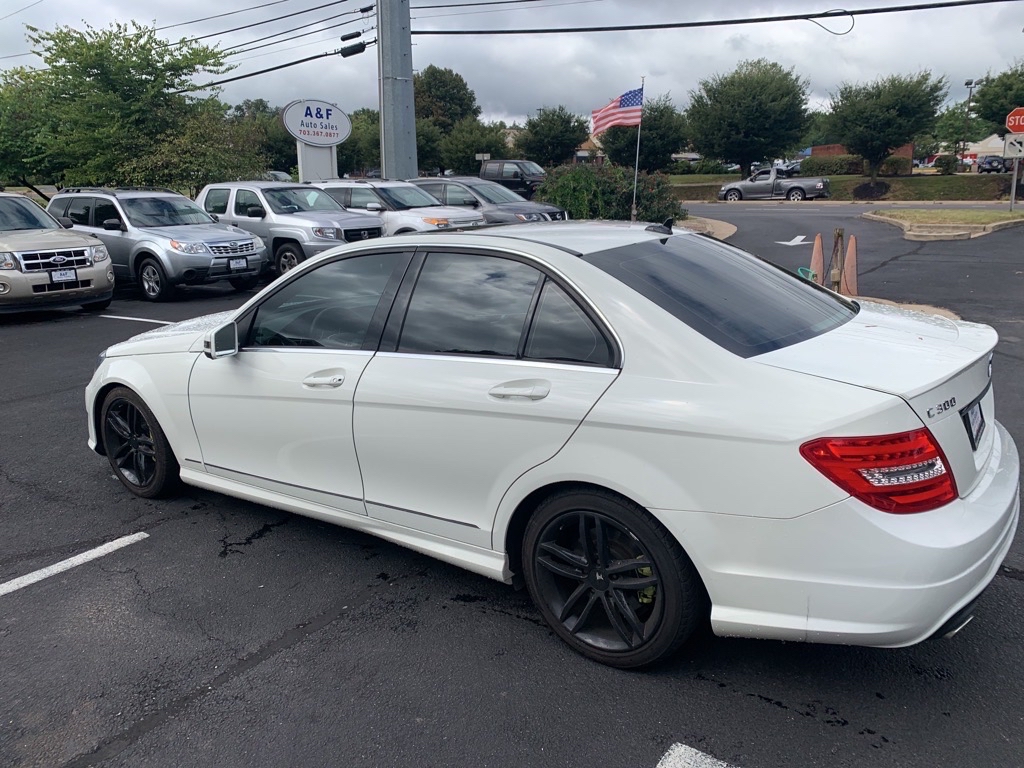 Photo 14 of this MERCEDES-BENZ C-CLASS