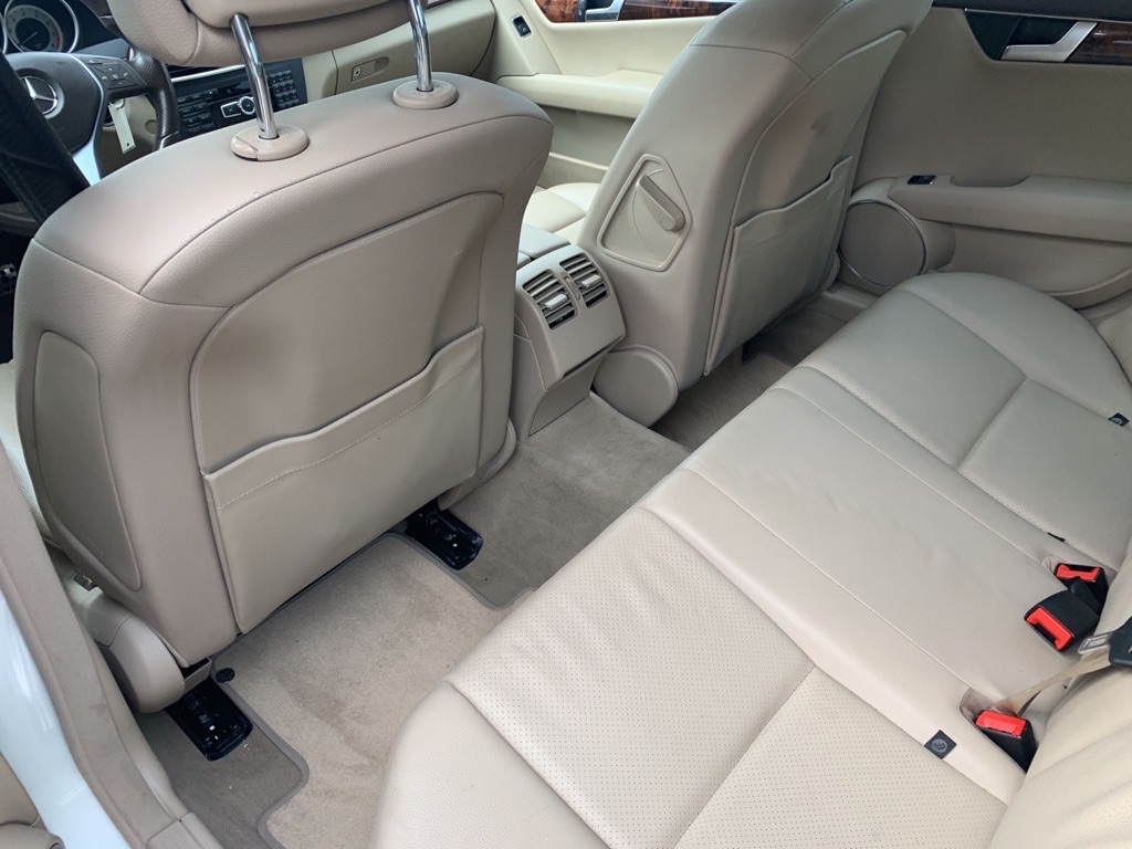 Photo 2 of this MERCEDES-BENZ C-CLASS
