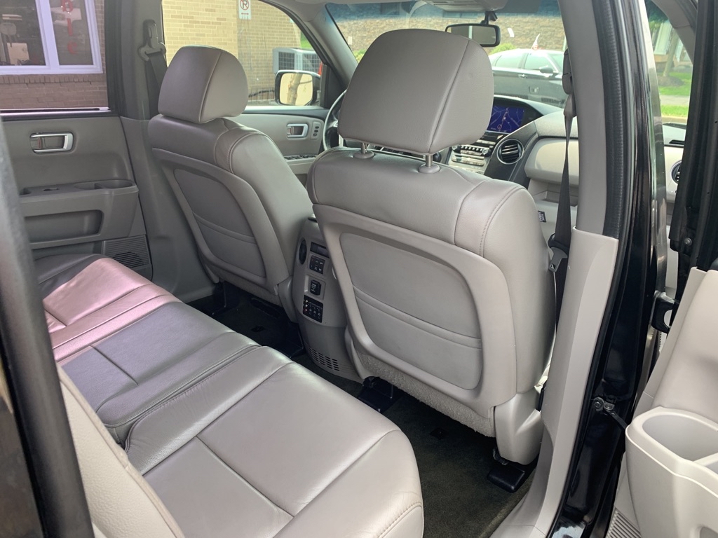 Photo 12 of this HONDA PILOT