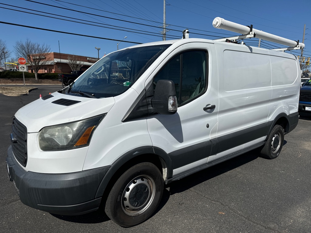 Photo 3 of this FORD TRANSIT