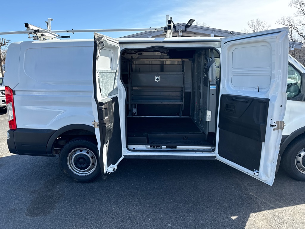 Photo 13 of this FORD TRANSIT