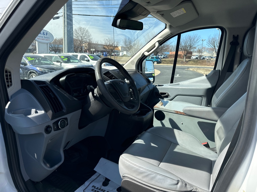 Photo 17 of this FORD TRANSIT