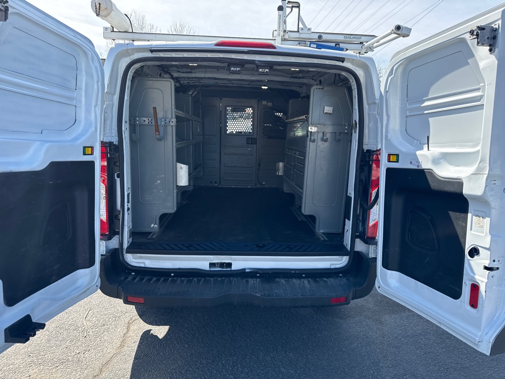 Photo 7 of this FORD TRANSIT