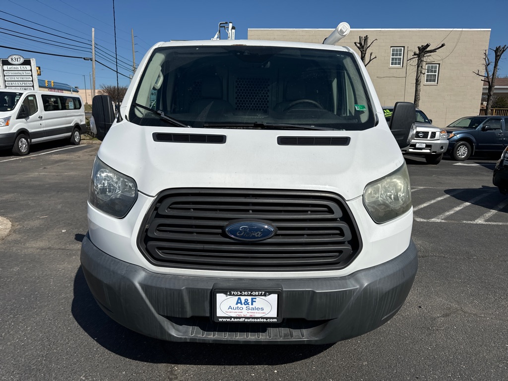 Photo 2 of this FORD TRANSIT