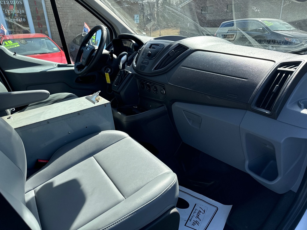 Photo 15 of this FORD TRANSIT