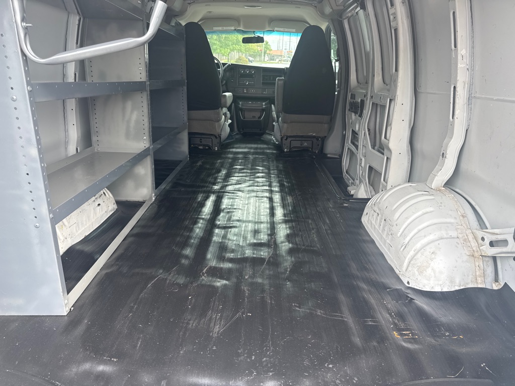 Photo 15 of this CHEVROLET EXPRESS G2500