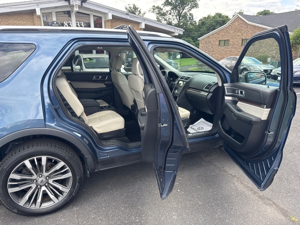 Photo 10 of this FORD EXPLORER
