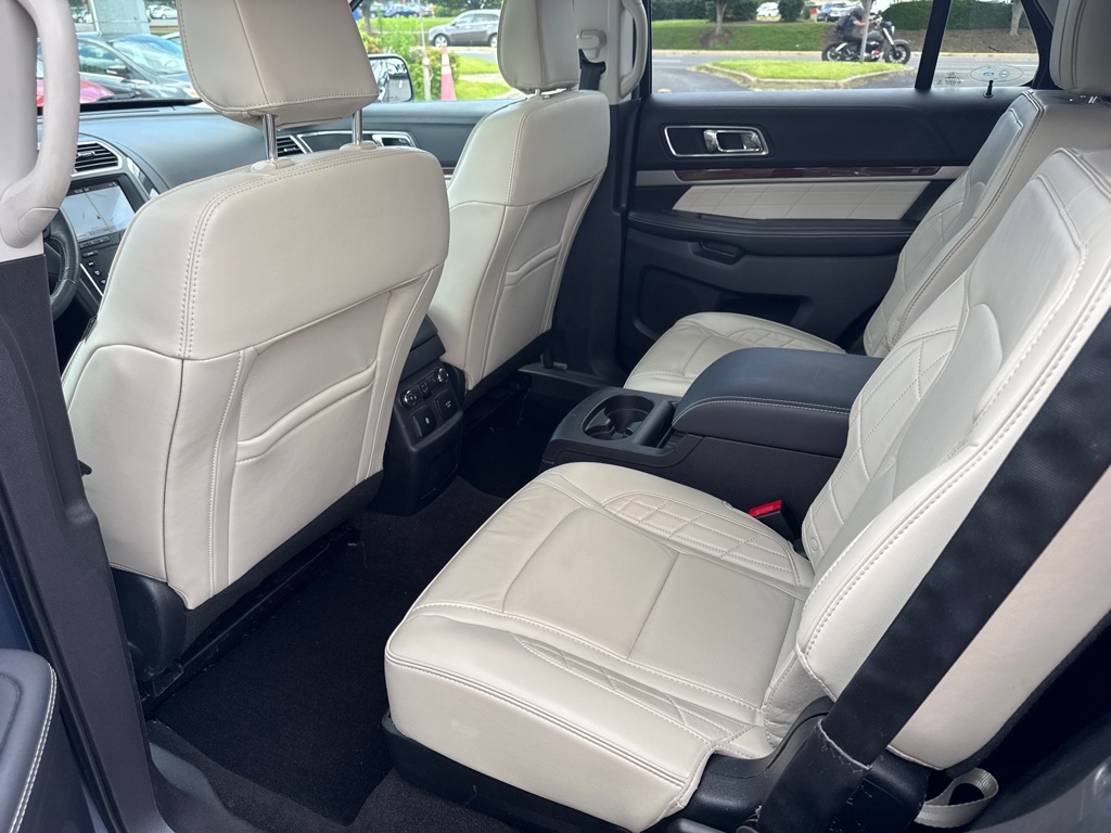 Photo 16 of this FORD EXPLORER