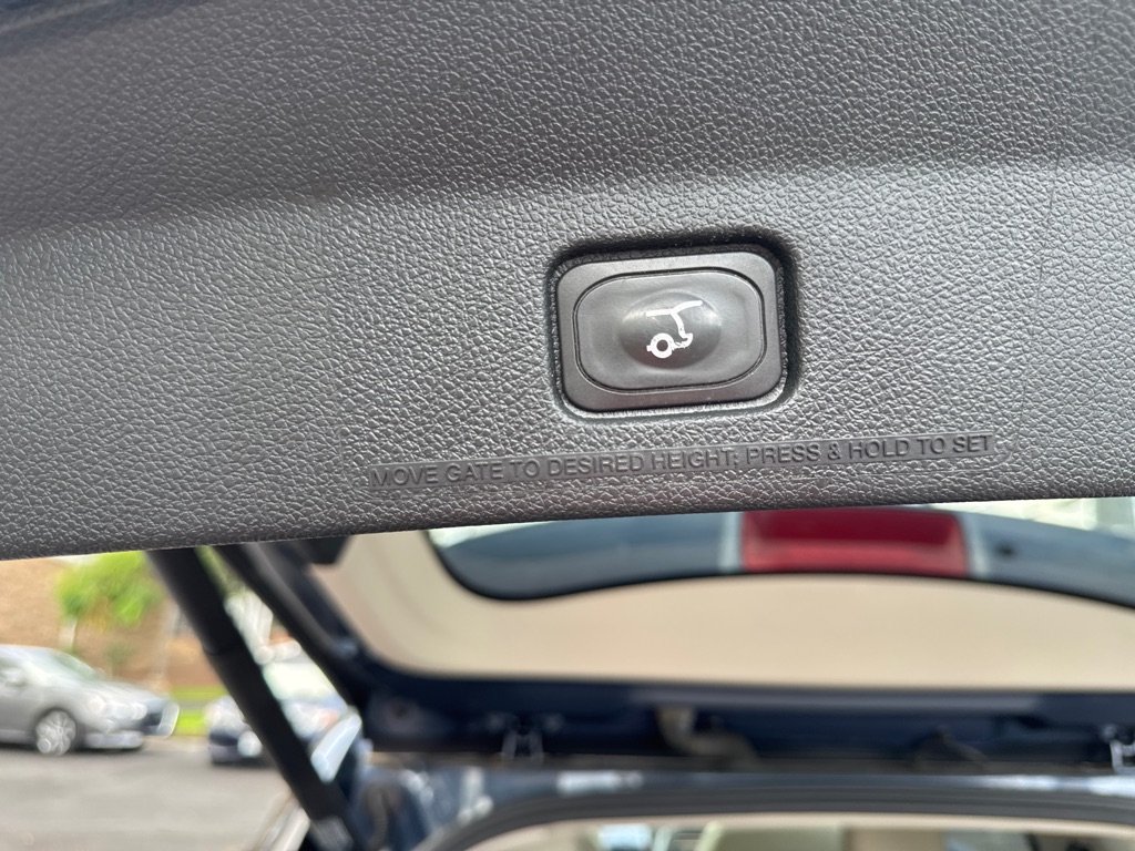 Photo 14 of this FORD EXPLORER