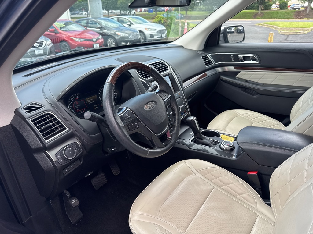 Photo 17 of this FORD EXPLORER