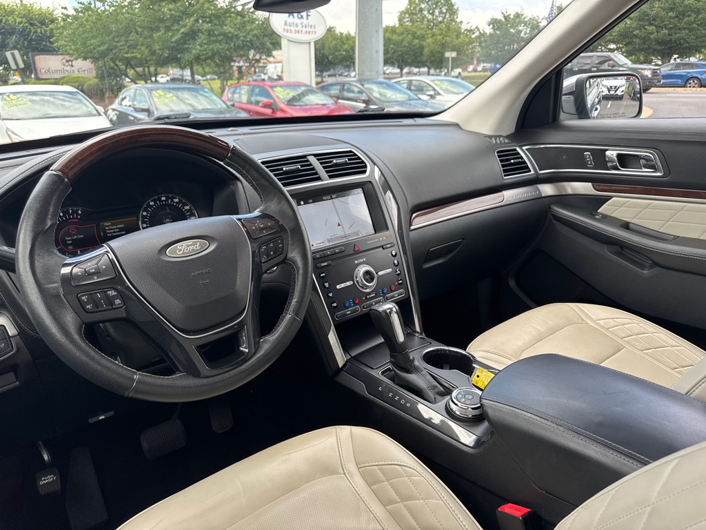 Photo 15 of this FORD EXPLORER