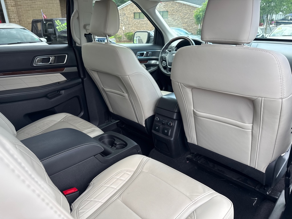 Photo 11 of this FORD EXPLORER