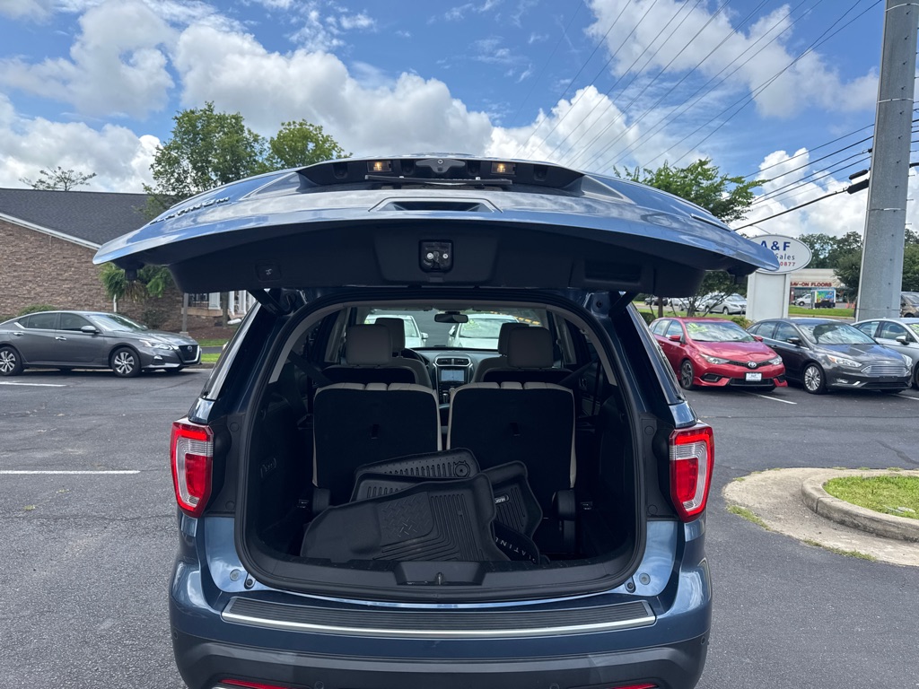 Photo 13 of this FORD EXPLORER