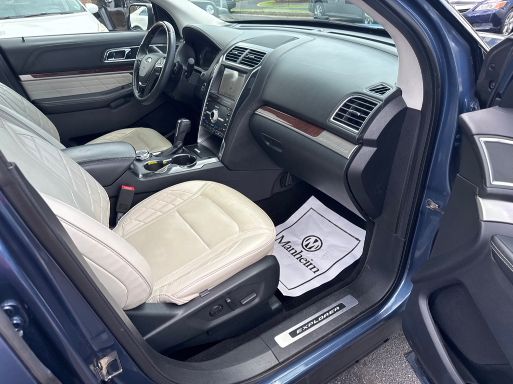 Photo 9 of this FORD EXPLORER
