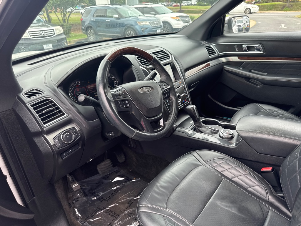 Photo 22 of this FORD EXPLORER
