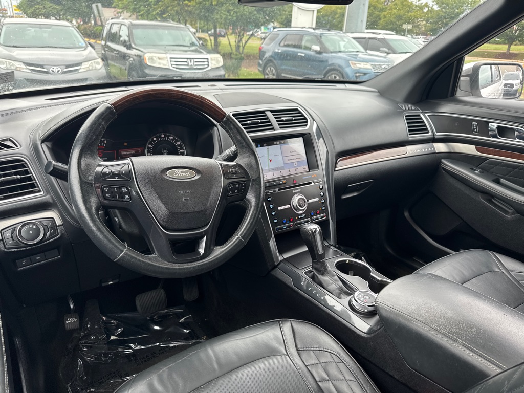 Photo 18 of this FORD EXPLORER