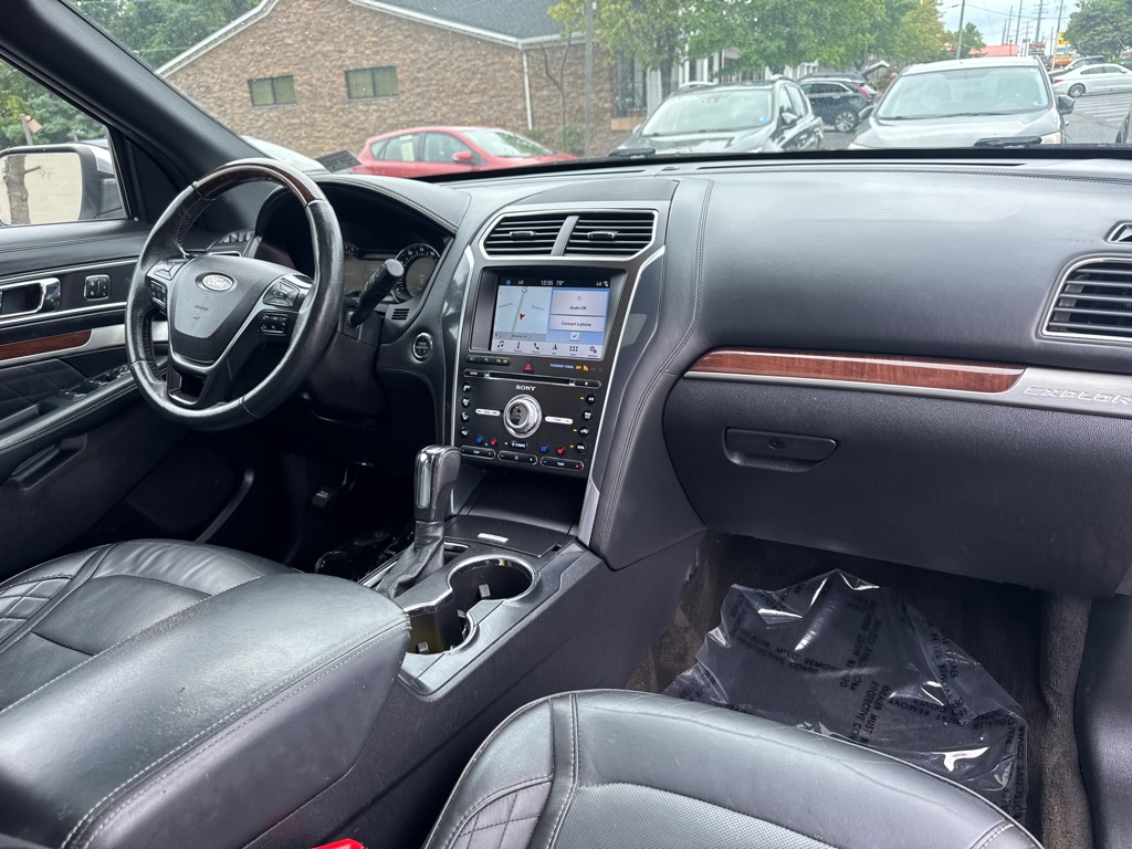 Photo 11 of this FORD EXPLORER