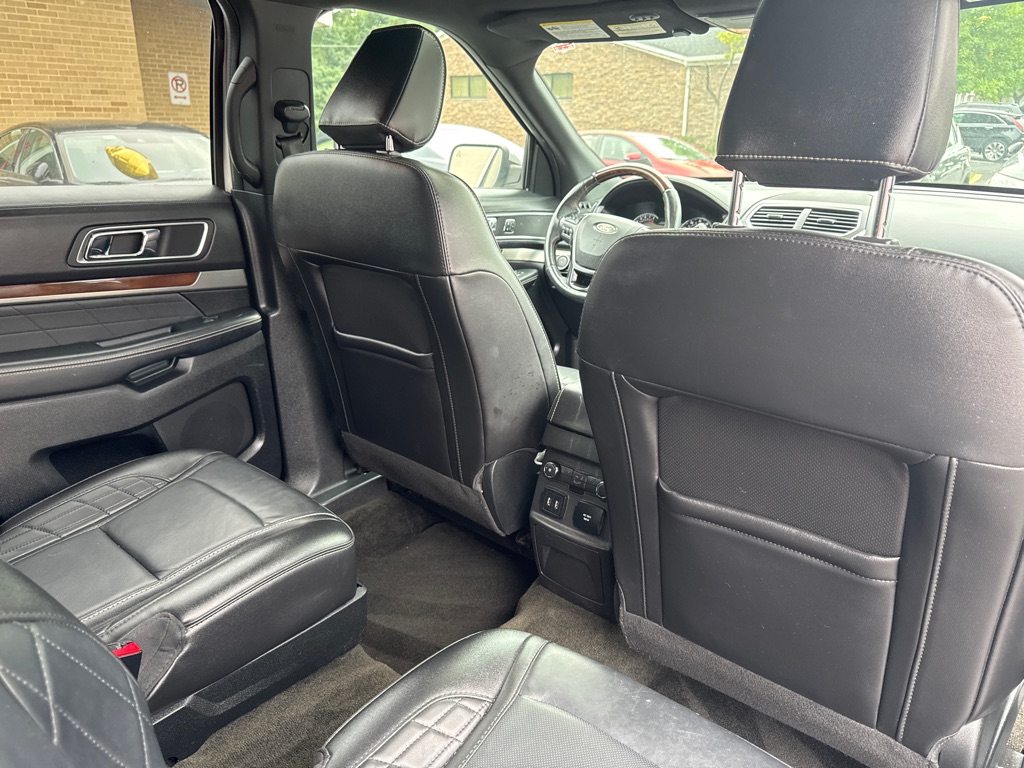 Photo 10 of this FORD EXPLORER