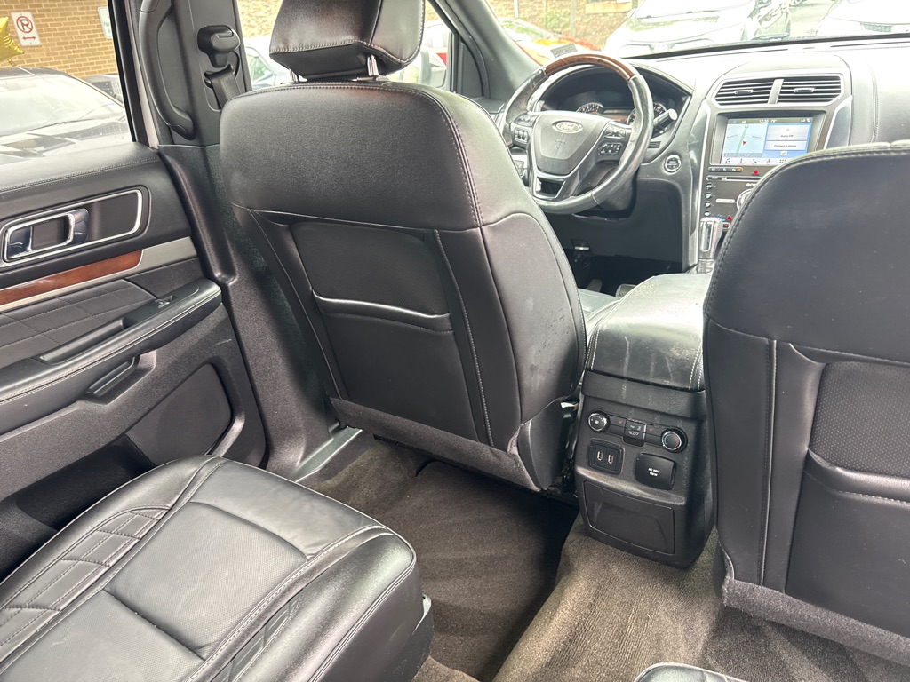 Photo 12 of this FORD EXPLORER