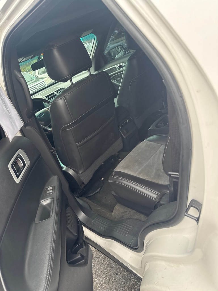 Photo 14 of this FORD EXPLORER