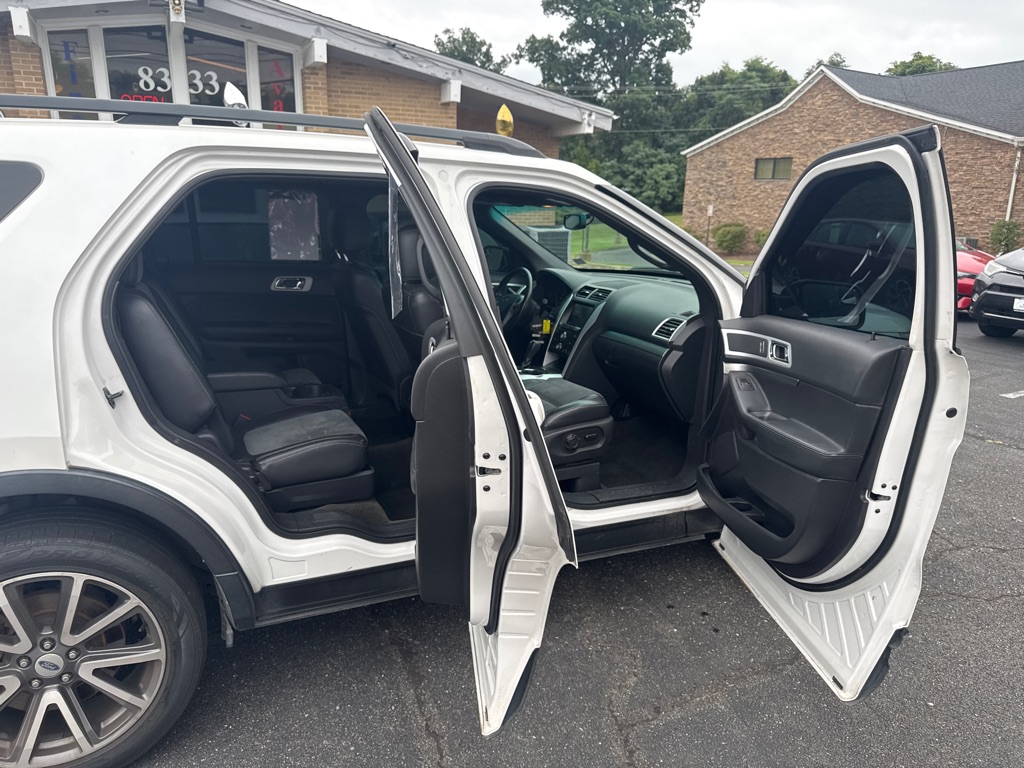 Photo 10 of this FORD EXPLORER