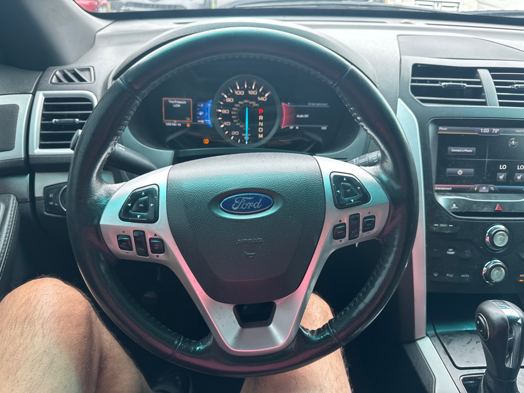 Photo 16 of this FORD EXPLORER