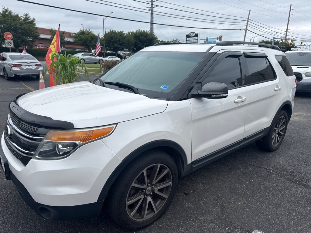 Photo 3 of this FORD EXPLORER