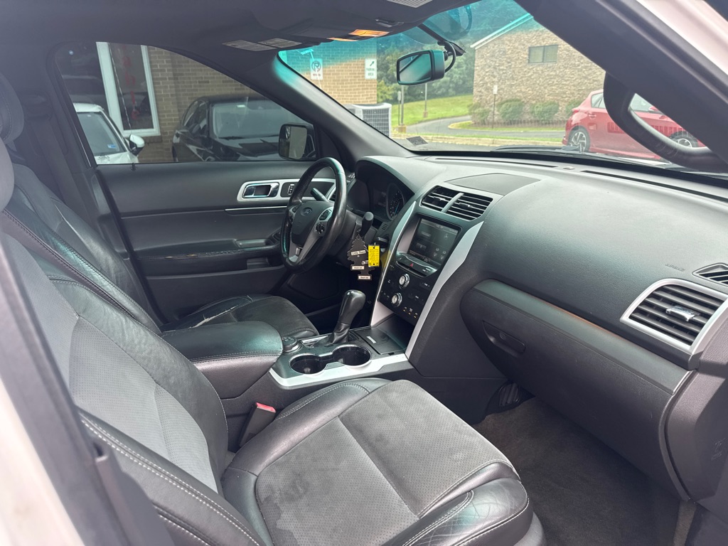 Photo 9 of this FORD EXPLORER