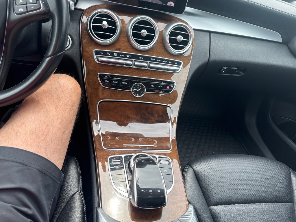 Photo 18 of this MERCEDES-BENZ C-CLASS