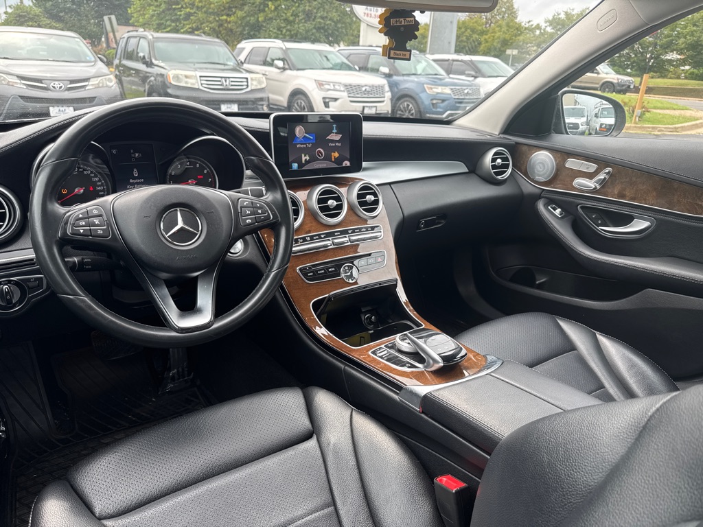 Photo 13 of this MERCEDES-BENZ C-CLASS