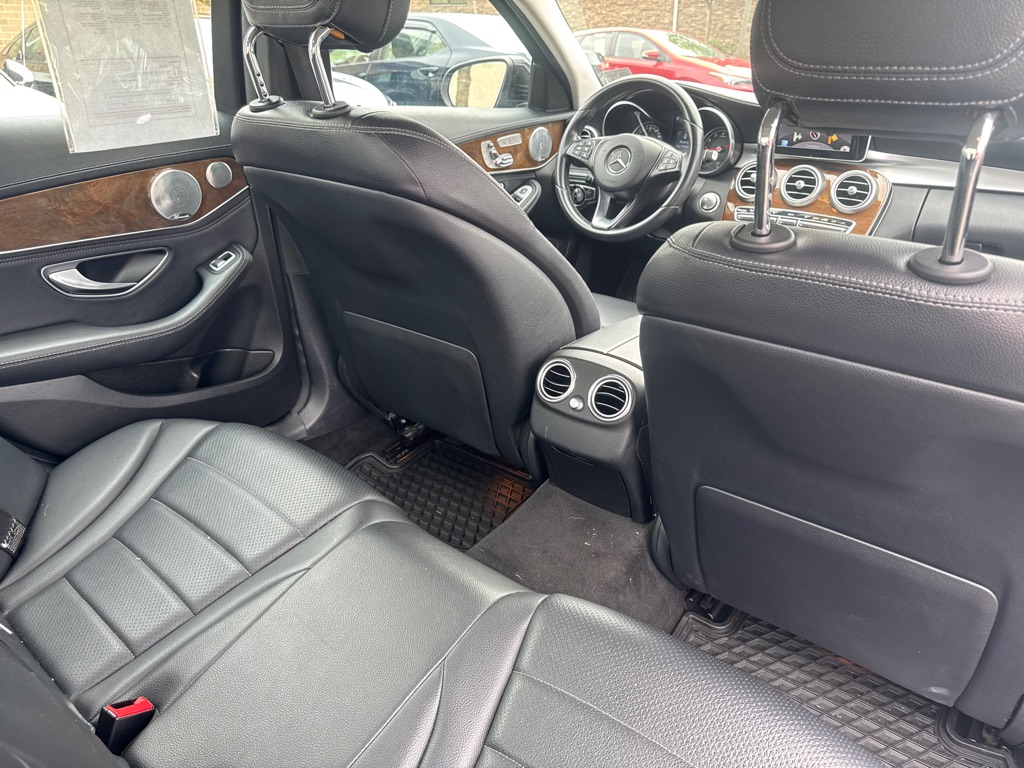 Photo 11 of this MERCEDES-BENZ C-CLASS