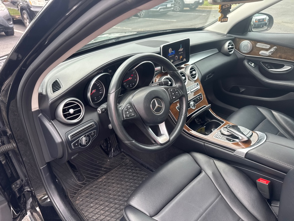 Photo 15 of this MERCEDES-BENZ C-CLASS