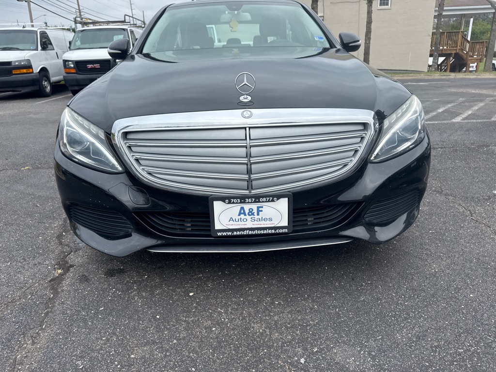 Photo 2 of this MERCEDES-BENZ C-CLASS
