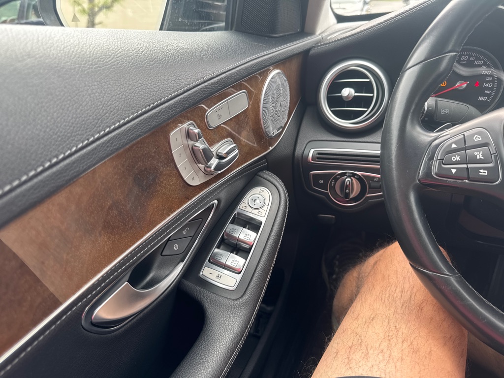 Photo 20 of this MERCEDES-BENZ C-CLASS