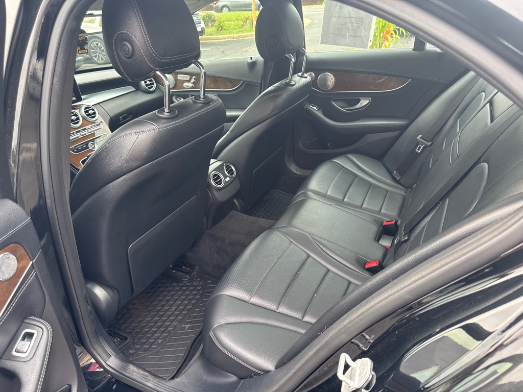 Photo 14 of this MERCEDES-BENZ C-CLASS